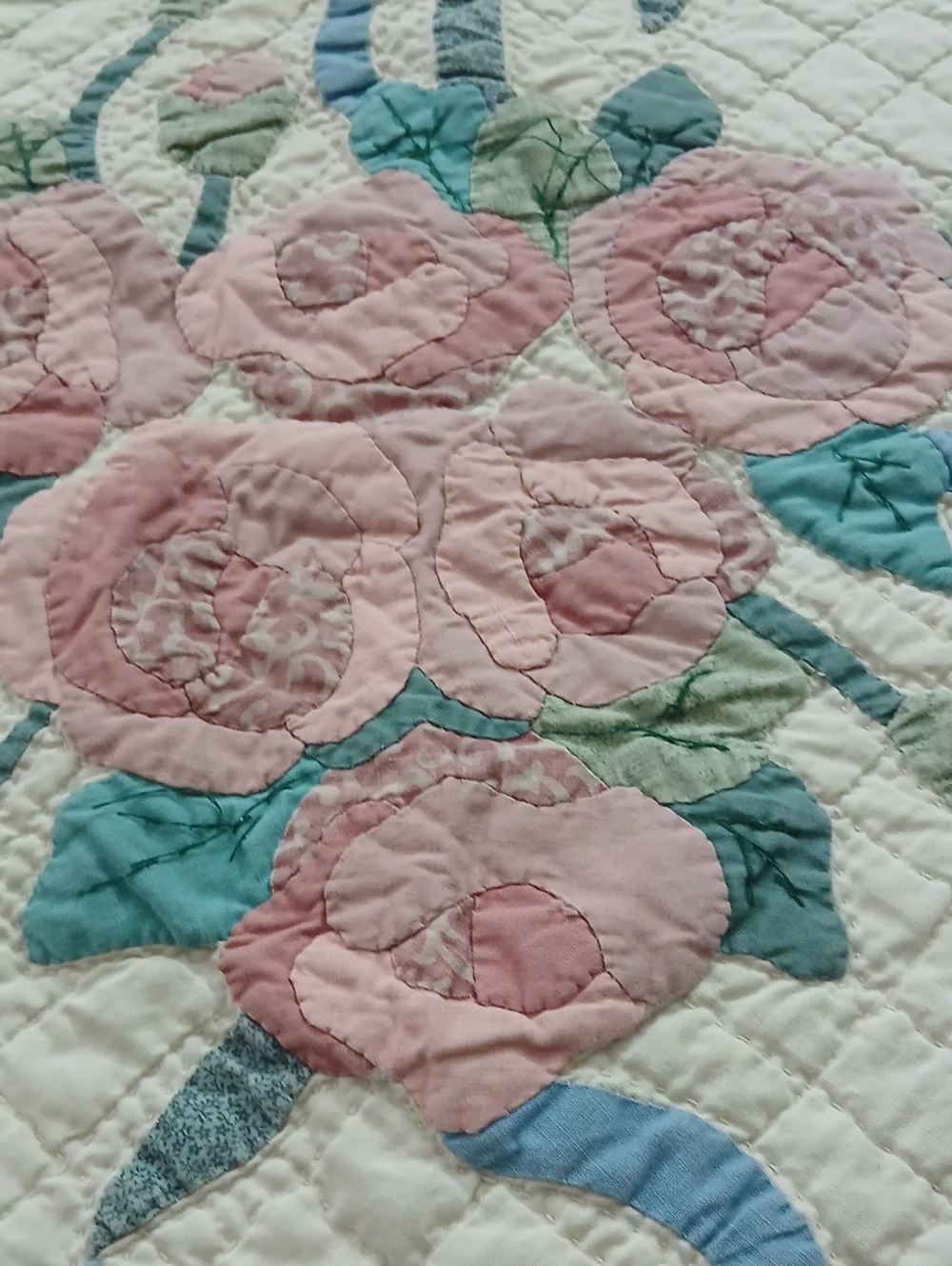 Beautiful Vintage Handmade Quilt